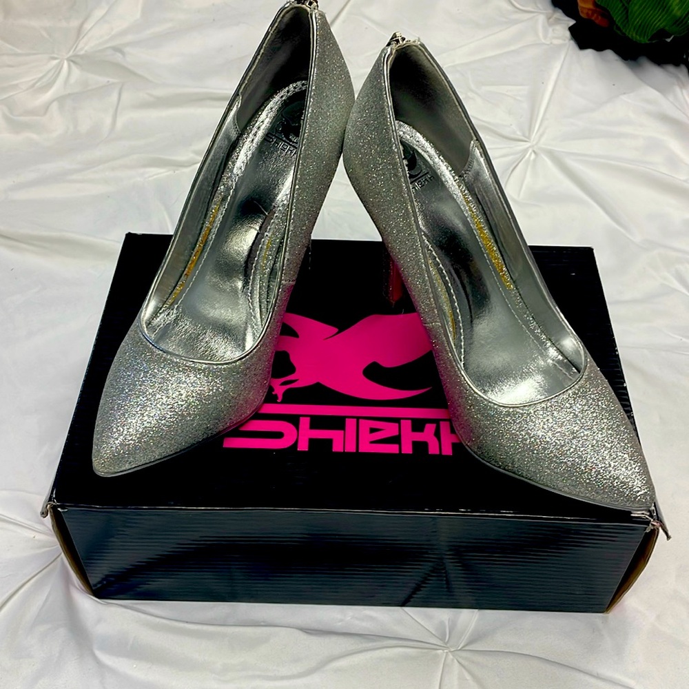 Stunning silver 4in high heels